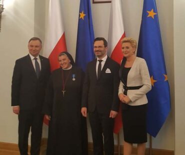 Medal_100 lecie_Prezydent Duda_Michaela Rak (01)
