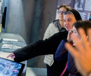 Odkrycia - wycieczka po Muzeum Mt 5,14 - Niespodzianka dla siostry Michaeli - Gala wręczenia nagrody Anioł Nadziei © Dariusz Kanak 2021