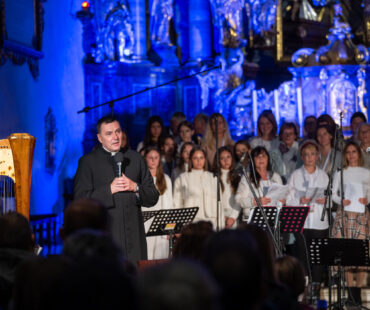 Jubileuszowy koncert Deus Meus i zbiórka w Bazylice w Bolesławcu (9)