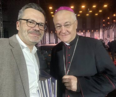 Bp Andrzej Ważny i Grzegorz Kiciński - Gala Człowiek Nowej Kultury (1)