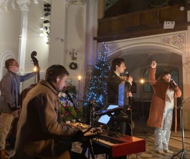 Gosia Hutek z zespołem - Kolędy serca u Jezuitów w Łodzi 2026 (1)