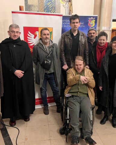 „Bezdomny Jezus” zaszokował w Otwocku – cuda hojności (galeria)